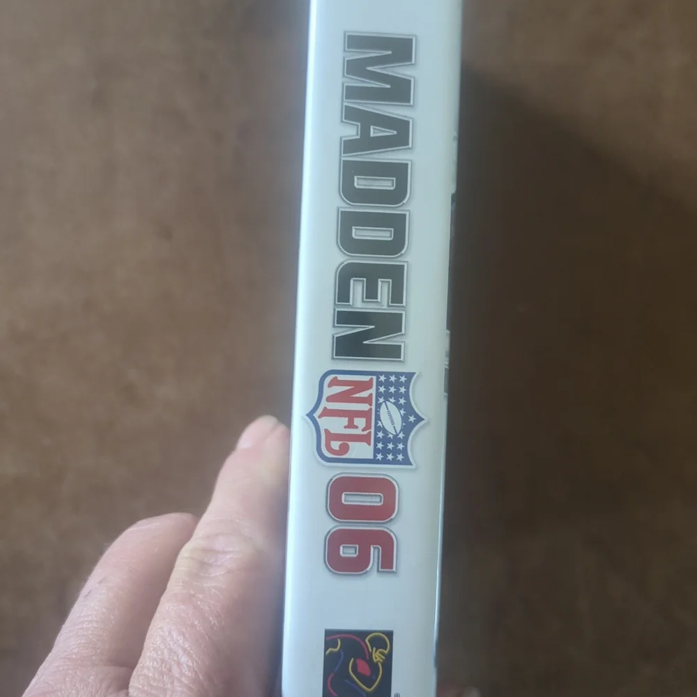EA Sports Madden NFL 06 PC Game - Green